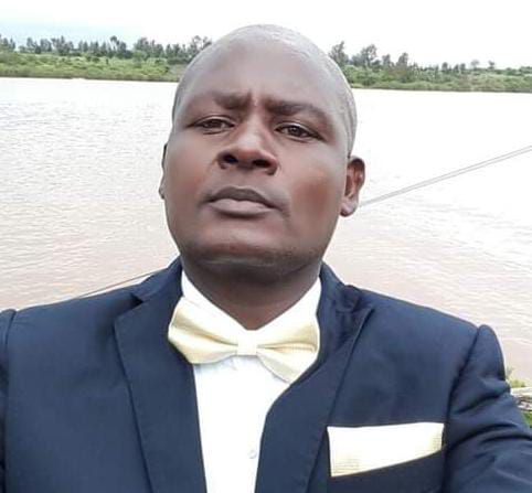 Who has power to remove Chief Officers?